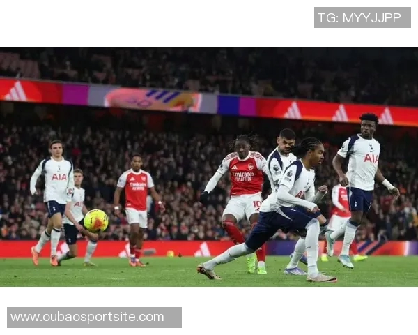 埃泽北伦敦德比首秀上演帽子戏法社媒晒庆祝照引发热议