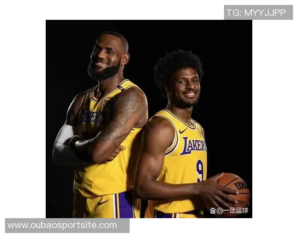 詹姆斯夫妇亲临现场支持洛杉矶道奇队精彩比赛未赴客场